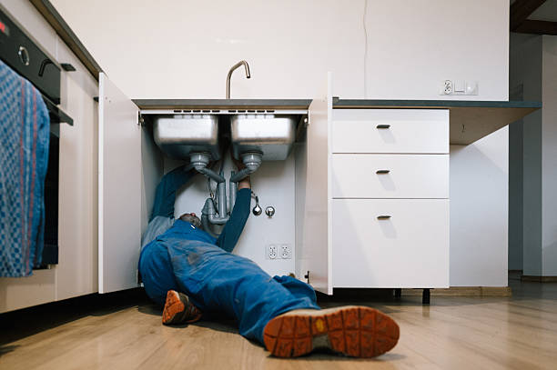 Professional Emergency Plumber technician working in Parsons, KS